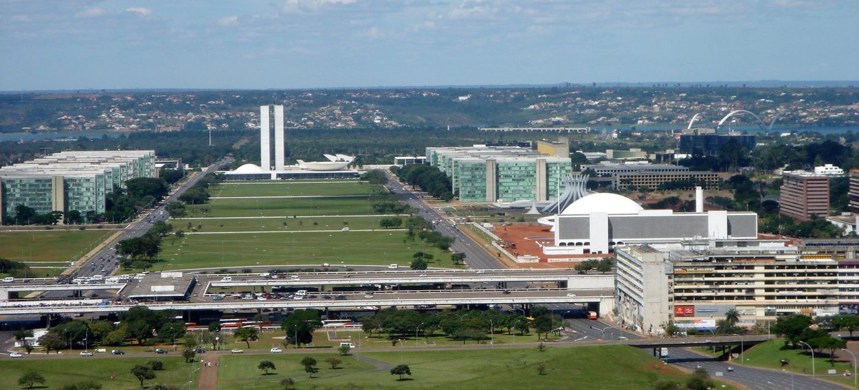 O sinal de internet móvel 4G na faixa de 700 megahertz (MHz) deverá ser disponibilizado para a população de Brasília a partir de maio; em novembro do ano passado, a cidade passou pelo processo de desligamento do sinal analógico de televisão, o que liberou a frequência para o uso das operadoras de telefonia para oferecer a tecnologia 4G (Foto: Leonardo Lucena) O sinal de internet móvel 4G na faixa de 700 megahertz (MHz) deverá ser disponibilizado para a população de Brasília a partir de maio; em novembro do ano passado, a cidade passou pelo processo de desligamento do sinal analógico de televisão, o que liberou a frequência para o uso das operadoras de telefonia para oferecer a tecnologia 4G