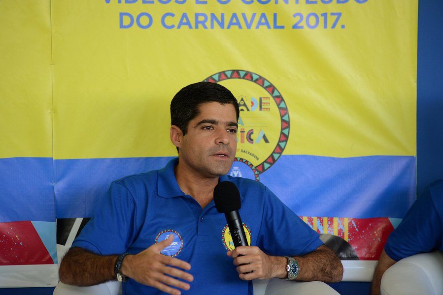 Assim como nas edições anteriores desde seu primeiro mandato, o prefeito ACM Neto (DEM) disse nesta quarta-feira que sua gestão fez "o maior carnaval de todos os tempos" (ele deu exatamente a mesma declaração em 2016); com 10 dias de festa (o que deixa indignada a parte da população que não gosta da folia), o democrata afirmou que "o modelo do pré-Carnaval já se mostrou positivo, mas agora serão necessários alguns ajustes para viabilizar uma festa mais confortável para o folião, principalmente ano que vem, quando a folia começa mais cedo"; ACM Neto disse que "partir de agora começa a preparação para a festa do próximo ano"; "A prefeitura está satisfeita com o Carnaval de 2017, fruto do trabalho de um ano inteiro, que é levado a sério e supera sempre todas as expectativas" (Foto: Romulo Faro) Assim como nas edições anteriores desde seu primeiro mandato, o prefeito ACM Neto (DEM) disse nesta quarta-feira que sua gestão fez "o maior carnaval de todos os tempos" (ele deu exatamente a mesma declaração em 2016); com 10 dias de festa (o que deixa indignada a parte da população que não gosta da folia), o democrata afirmou que "o modelo do pré-Carnaval já se mostrou positivo, mas agora serão necessários alguns ajustes para viabilizar uma festa mais confortável para o folião, principalmente ano que vem, quando a folia começa mais cedo"; ACM Neto disse que "partir de agora começa a preparação para a festa do próximo ano"; "A prefeitura está satisfeita com o Carnaval de 2017, fruto do trabalho de um ano inteiro, que é levado a sério e supera sempre todas as expectativas"