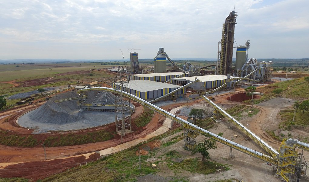 O ano de 2016 fechou com queda no ritmo da perda de empregos formais no País e Goiás ficou entre os estados que menos sofreram com a crise no ano passado; marca do governo de Marconi Perillo, a geração de empregos e a criação de novas empresas no Estado de Goiás estiveram e estão entre as prioridades; de 2011 (início do terceiro mandato de Marconi) até 2015 (último ano de avaliação da Relação Anual de Informações Sociais (Rais)) foram criadas mais de 21 mil empresas novas em Goiás; em 2011, eram 138 mil empresas, enquanto em 2015 o número subiu para 159 mil, e Goiás ficou na 7ª colocação entre os estados da Federação que mais criaram empresas (Foto: José Barbacena) O ano de 2016 fechou com queda no ritmo da perda de empregos formais no País e Goiás ficou entre os estados que menos sofreram com a crise no ano passado; marca do governo de Marconi Perillo, a geração de empregos e a criação de novas empresas no Estado de Goiás estiveram e estão entre as prioridades; de 2011 (início do terceiro mandato de Marconi) até 2015 (último ano de avaliação da Relação Anual de Informações Sociais (Rais)) foram criadas mais de 21 mil empresas novas em Goiás; em 2011, eram 138 mil empresas, enquanto em 2015 o número subiu para 159 mil, e Goiás ficou na 7ª colocação entre os estados da Federação que mais criaram empresas