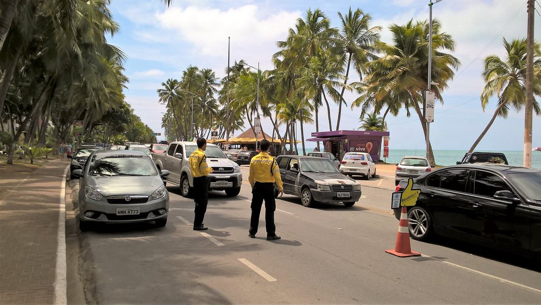 O Ministério Público Estadual de Alagoas (MPE/AL) ingressou com uma Ação Civil Pública com pedido de liminar com o intuito de suspender a implantação imediata da zona azul em Maceió; de acordo com o órgão, o problema principal está no pregão eletrônico feito pela Prefeitura da capital para a contratação da empresa administradora, que aconteceu antes mesmo do decreto regulamentando o estacionamento rotativo pago na cidade (Foto: Voney Malta) O Ministério Público Estadual de Alagoas (MPE/AL) ingressou com uma Ação Civil Pública com pedido de liminar com o intuito de suspender a implantação imediata da zona azul em Maceió; de acordo com o órgão, o problema principal está no pregão eletrônico feito pela Prefeitura da capital para a contratação da empresa administradora, que aconteceu antes mesmo do decreto regulamentando o estacionamento rotativo pago na cidade