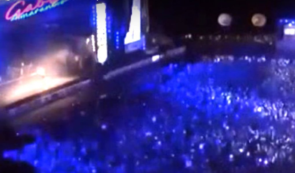 Durante a apresentação de Lenine e Gaby Amarantos, no principal palco do Carnaval do Recife, no Marco Zero, o público puxou o Fora, Temer; Gaby Amarantos enfatizou seu compromisso com os direitos humanos com um bloco de músicas que continham letras depreciativas à mulher e que foram modificadas; “Desconstroi esse Tigrão”, “a bunda é minha e eu rebolo se eu quiser” e “Não tolero seu assédio” foram algumas das mudanças promovidas por ela nas letras (Foto: Aquiles Lins) Durante a apresentação de Lenine e Gaby Amarantos, no principal palco do Carnaval do Recife, no Marco Zero, o público puxou o Fora, Temer; Gaby Amarantos enfatizou seu compromisso com os direitos humanos com um bloco de músicas que continham letras depreciativas à mulher e que foram modificadas; “Desconstroi esse Tigrão”, “a bunda é minha e eu rebolo se eu quiser” e “Não tolero seu assédio” foram algumas das mudanças promovidas por ela nas letras