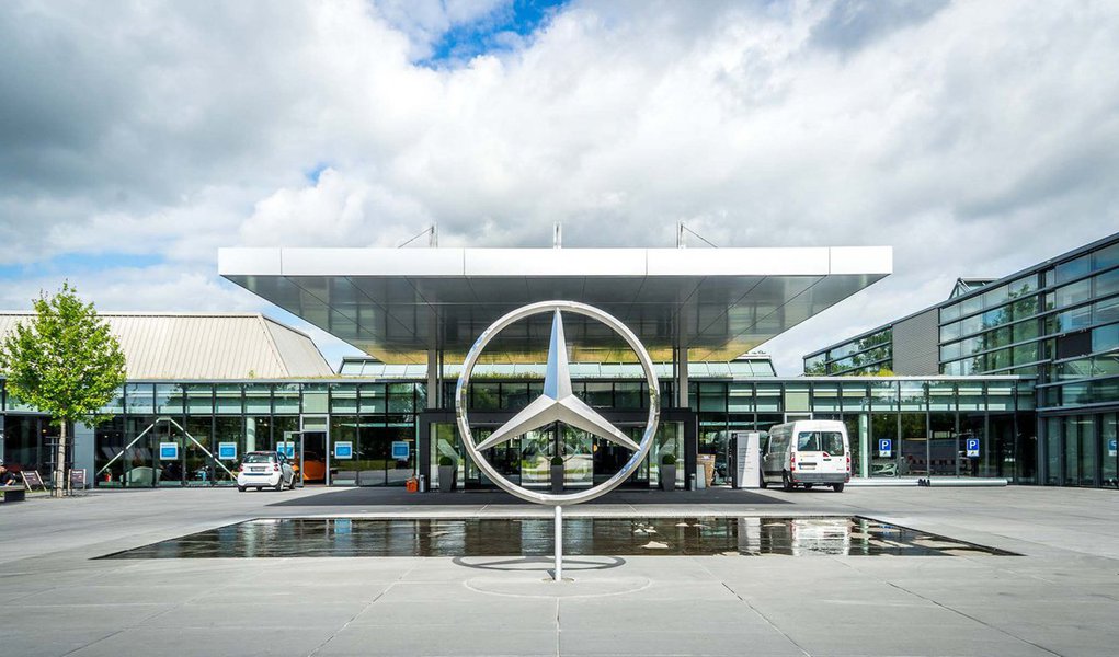 O crescimento do setor privado e da indústria da zona do euro acelerou inesperadamente para a máxima em quase seis anos em fevereiro e a criação de empregos atingiu o ritmo mais forte desde agosto de 2007 diante da demanda forte e do otimismo sobre o futuro, apontou a pesquisa Índice de Gerentes de Compras (PMI, na sigla em inglês); entre os países do G20, o Brasil está em último lugar (Foto: Leonardo Attuch) O crescimento do setor privado e da indústria da zona do euro acelerou inesperadamente para a máxima em quase seis anos em fevereiro e a criação de empregos atingiu o ritmo mais forte desde agosto de 2007 diante da demanda forte e do otimismo sobre o futuro, apontou a pesquisa Índice de Gerentes de Compras (PMI, na sigla em inglês); entre os países do G20, o Brasil está em último lugar