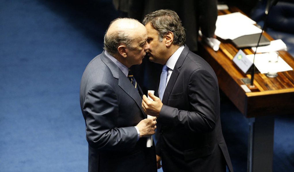 "Não importa se o pretexto para deixar o ministério das Relações Exteriores foi real ou não. O fato é que José Serra nunca teve perfil para ser chanceler, cargo que aceitou na esperança de conseguir uma promoção para um ministério mais vistoso, como o da Fazenda, seu objetivo desde os tempos de Tancredo Neves e depois de Fernando Henrique Cardoso. Mas já percebeu que Temer não vai dar esse presentaço para ele – o que Tancredo e FHC também negaram", diz o colunista Alex Solnik; "Deve ter também pesado para a sua demissão o fato de que não conseguiria fazer campanha ocupado com as questões internacionais, sempre distante do Brasil, enquanto seu principal adversário no PSDB, Aécio Neves ficava livre, leve e solto dando as cartas no governo Temer" (Foto: Alex Solnik) "Não importa se o pretexto para deixar o ministério das Relações Exteriores foi real ou não. O fato é que José Serra nunca teve perfil para ser chanceler, cargo que aceitou na esperança de conseguir uma promoção para um ministério mais vistoso, como o da Fazenda, seu objetivo desde os tempos de Tancredo Neves e depois de Fernando Henrique Cardoso. Mas já percebeu que Temer não vai dar esse presentaço para ele – o que Tancredo e FHC também negaram", diz o colunista Alex Solnik; "Deve ter também pesado para a sua demissão o fato de que não conseguiria fazer campanha ocupado com as questões internacionais, sempre distante do Brasil, enquanto seu principal adversário no PSDB, Aécio Neves ficava livre, leve e solto dando as cartas no governo Temer"