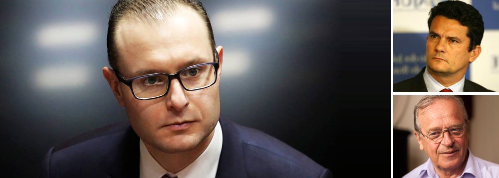 Durante audiência com o ex-ministro Tarso Genro, o juiz Sergio Moro, da Lava Jato, demonstrou preocupação com a refundação do PT e fez perguntas ao depoente sobre punição do partido aos acusados de corrupção; segundo o advogado do ex-presidente Lula, Cristiano Zanin Martins, Moro se preocupou com "questões político-partidárias" e teve uma "verdadeira aula de ciência política" de Tarso Genro; "Se essa aula tivesse ocorrido antes, possivelmente muitos erros conceituais que a denúncia cometeu nesse campo poderiam ter sido evitados", opina Zanin; assista (Foto: Felipe L. Goncalves) Durante audiência com o ex-ministro Tarso Genro, o juiz Sergio Moro, da Lava Jato, demonstrou preocupação com a refundação do PT e fez perguntas ao depoente sobre punição do partido aos acusados de corrupção; segundo o advogado do ex-presidente Lula, Cristiano Zanin Martins, Moro se preocupou com "questões político-partidárias" e teve uma "verdadeira aula de ciência política" de Tarso Genro; "Se essa aula tivesse ocorrido antes, possivelmente muitos erros conceituais que a denúncia cometeu nesse campo poderiam ter sido evitados", opina Zanin; assista