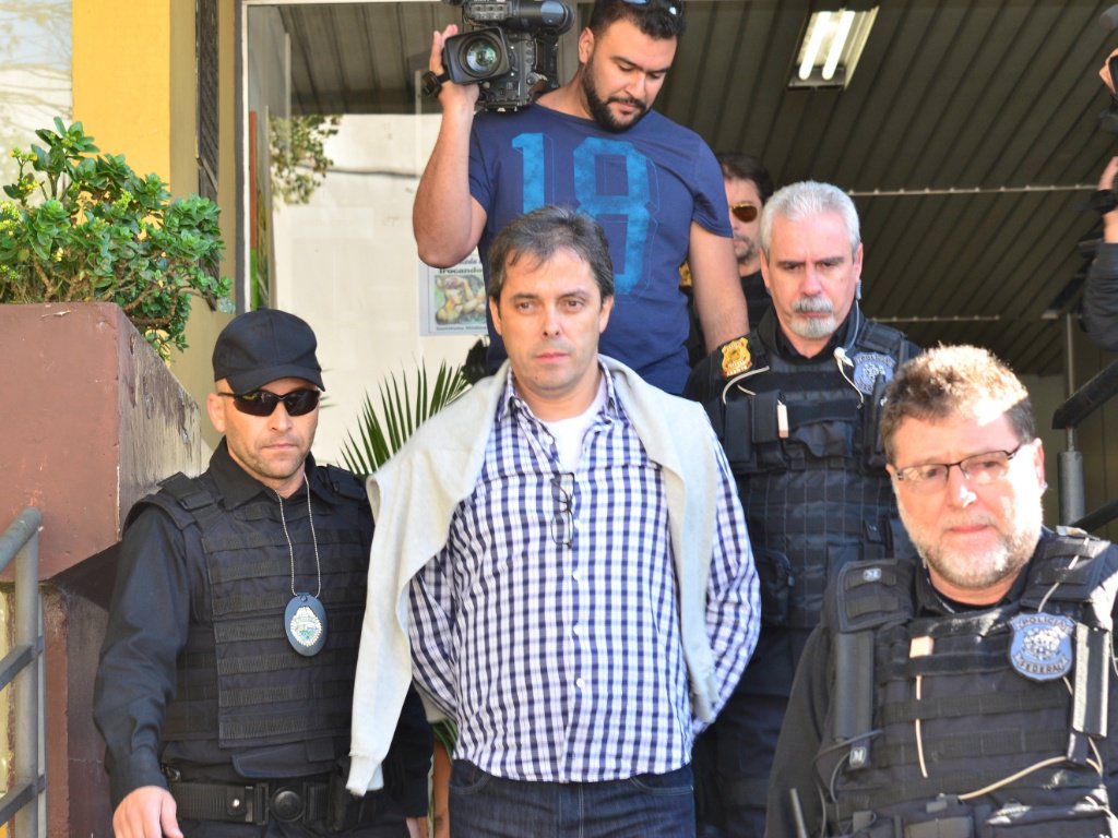 O ex-executivo da Andrade Gutierrez Flávio David Barra confirmou nesta quinta-feira ao juiz Marcelo Bretas, da 7ª Vara Federal Criminal da Justiça Federal no Rio de Janeiro, que a empreiteira tinha caixa 2 único para pagamento de propina; "Era uma situação amadora, era a forma como a cúpula da empresa encontrou para cumprir determinados compromissos que havia aceitado", disse Barra em depoimento; ele foi ouvido como testemunha no processo da Operação Saqueador, que investiga ao esquema de desvio de recursos públicos e lavagem de dinheiro no valor de R$ 370 milhões (Foto: Romulo Faro) O ex-executivo da Andrade Gutierrez Flávio David Barra confirmou nesta quinta-feira ao juiz Marcelo Bretas, da 7ª Vara Federal Criminal da Justiça Federal no Rio de Janeiro, que a empreiteira tinha caixa 2 único para pagamento de propina; "Era uma situação amadora, era a forma como a cúpula da empresa encontrou para cumprir determinados compromissos que havia aceitado", disse Barra em depoimento; ele foi ouvido como testemunha no processo da Operação Saqueador, que investiga ao esquema de desvio de recursos públicos e lavagem de dinheiro no valor de R$ 370 milhões