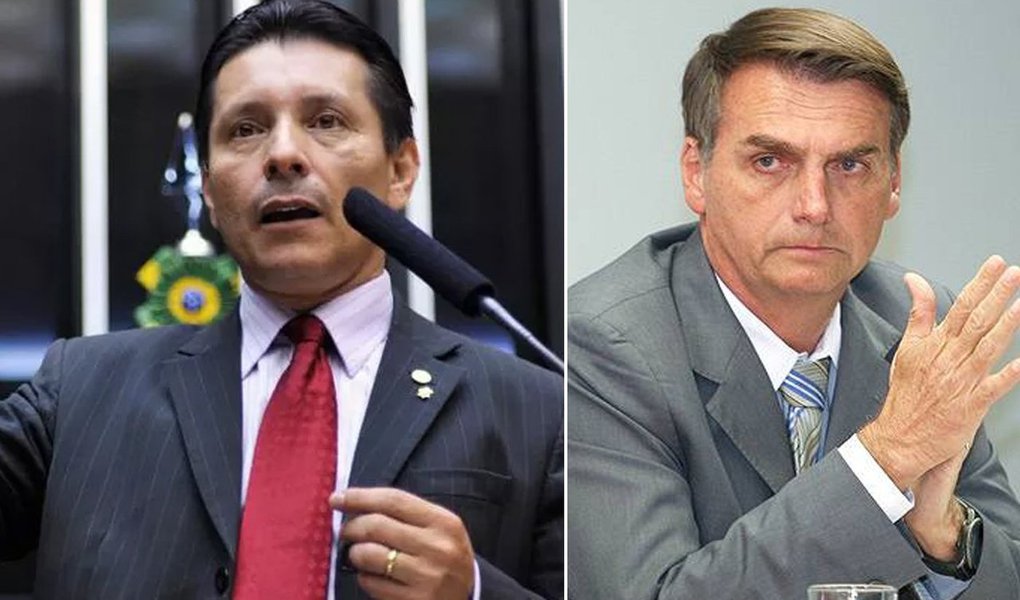 Ex-deputado federal e capitão da reserva Lucinio Castelo de Assumção se entregou nesta terça-feira, 28, na Corregedoria da Polícia Militar do Espírito Santo; junto com outros três militares, Assumção tinha mandado de prisão expedido pela Justiça Militar, sob acusação de participação no motim que paralisou o policiamento no Espírito Santo, deixando 198 mortos; desde o início do motim, o ex-deputado aliado de Bolsonaro compartilhou em redes sociais cerca de 30 vídeos incentivando o movimento de familiares que bloqueou os portões dos batalhões e criticando o governo do Espírito Santo; "A responsabilidade por esta onda de violência é do governo do Espírito Santo intransigente", escreveu (Foto: Aquiles Lins) Ex-deputado federal e capitão da reserva Lucinio Castelo de Assumção se entregou nesta terça-feira, 28, na Corregedoria da Polícia Militar do Espírito Santo; junto com outros três militares, Assumção tinha mandado de prisão expedido pela Justiça Militar, sob acusação de participação no motim que paralisou o policiamento no Espírito Santo, deixando 198 mortos; desde o início do motim, o ex-deputado aliado de Bolsonaro compartilhou em redes sociais cerca de 30 vídeos incentivando o movimento de familiares que bloqueou os portões dos batalhões e criticando o governo do Espírito Santo; "A responsabilidade por esta onda de violência é do governo do Espírito Santo intransigente", escreveu