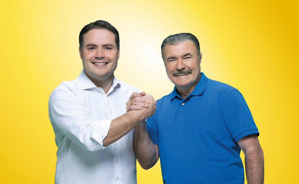 O deputado federal Cícero Almeida (PMDB-AL) - que foi candidato à Prefeito de Maceió – é considerado pelo governador Renan Filho (PMDB) um "nome interessante" para assumir uma secretária; no entanto, nomeação dependeria da disposição de Cícero de "pegar no batente" e "trabalhar muito"; "Ele é uma figura experiente da política local. Foi prefeito de Maceió, conhece muito a capital. Sendo deputado, ele pode ajudar muito, viabilizando recursos e trazendo a experiência para acelerar e levar benefícios para a periferia e para cidades do interior. Mas preciso conversar com ele para ver se está a fim de trabalhar muito", disse o governador (Foto: Voney Malta) O deputado federal Cícero Almeida (PMDB-AL) - que foi candidato à Prefeito de Maceió – é considerado pelo governador Renan Filho (PMDB) um "nome interessante" para assumir uma secretária; no entanto, nomeação dependeria da disposição de Cícero de "pegar no batente" e "trabalhar muito"; "Ele é uma figura experiente da política local. Foi prefeito de Maceió, conhece muito a capital. Sendo deputado, ele pode ajudar muito, viabilizando recursos e trazendo a experiência para acelerar e levar benefícios para a periferia e para cidades do interior. Mas preciso conversar com ele para ver se está a fim de trabalhar muito", disse o governador