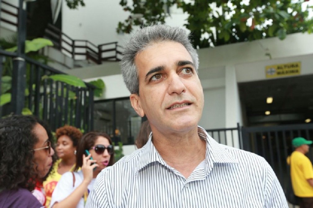 O deputado federal baiano Robinson Almeida (PT) não vê mais futuro na Operação Lava Jato com a nomeação de Alexandre de Moraes como ministro do Supremo Tribunal Federal (STF); "É meio que sexo explícito para fazer o abafa da Lava Jato", afirmou o parlamentar em entrevista ao site Bahia Notícias; Moraes está passando por sabatina na Comissão de Constituição e Justiça (CCJ) do Senado nesta terça-feira, primeira etapa para a sua aprovação como novo integrante do Supremo (Foto: José Barbacena) O deputado federal baiano Robinson Almeida (PT) não vê mais futuro na Operação Lava Jato com a nomeação de Alexandre de Moraes como ministro do Supremo Tribunal Federal (STF); "É meio que sexo explícito para fazer o abafa da Lava Jato", afirmou o parlamentar em entrevista ao site Bahia Notícias; Moraes está passando por sabatina na Comissão de Constituição e Justiça (CCJ) do Senado nesta terça-feira, primeira etapa para a sua aprovação como novo integrante do Supremo