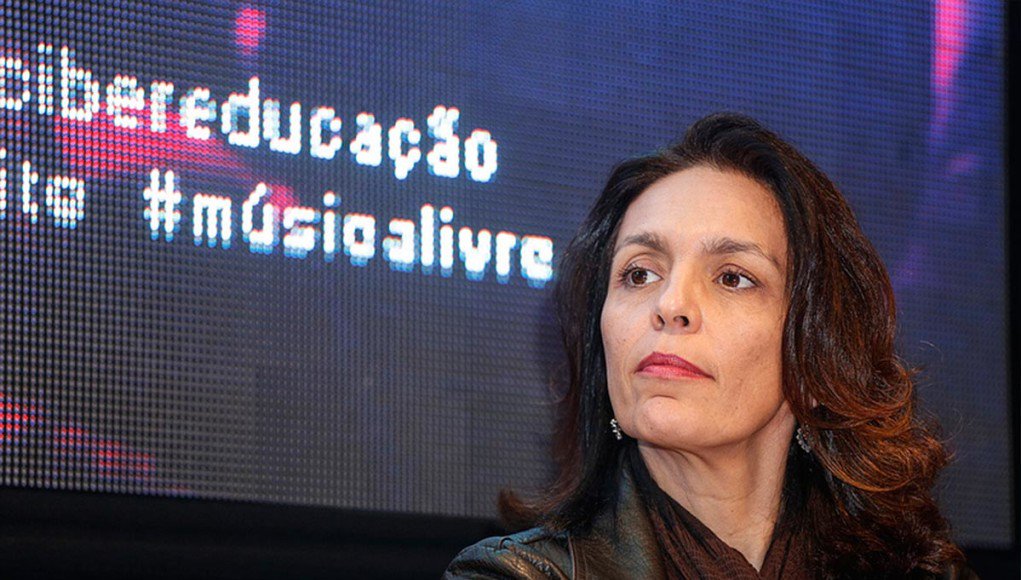 Após a invasão, o assunto foi parar nos assuntos mais comentados do Twitter; "Sou foda. fãs de bolsonaro precisam derrubar o socialista morena no facebook para tentar me derrotar ; ) 'aceita que doi menos' 'chola mais'", postou a jornalista Cynara Menezes, administradora da página (Foto: Gisele Federicce) Após a invasão, o assunto foi parar nos assuntos mais comentados do Twitter; "Sou foda. fãs de bolsonaro precisam derrubar o socialista morena no facebook para tentar me derrotar ; ) 'aceita que doi menos' 'chola mais'", postou a jornalista Cynara Menezes, administradora da página