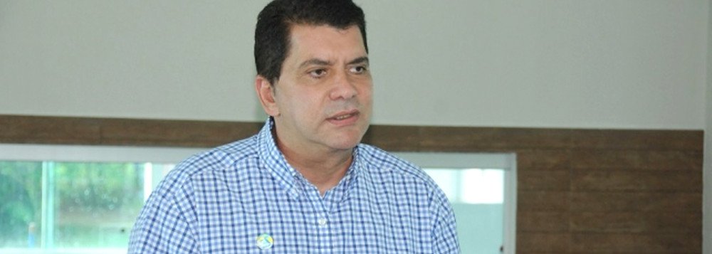 O prefeito de Palmas, Carlos Amastha (PSB), comentou a aprovação do Orçamento 2017 e a alteração em alíquotas e redutores da Planta Genérica de Valores de Palmas pela Câmara Municipal; "Conseguimos derrotar o lobby de grandes especuladores. Gente que vinha nos bastidores, fazendo tudo para manter seus impostos baixos, sacrificando a cidade e a população. Foi jogo pesado o que eles fizeram, mas acabou, vamos fazer justiça tributária nessa cidade e vai ficar claro que a população de baixa renda não foi prejudicada" (Foto: Leonardo Lucena) O prefeito de Palmas, Carlos Amastha (PSB), comentou a aprovação do Orçamento 2017 e a alteração em alíquotas e redutores da Planta Genérica de Valores de Palmas pela Câmara Municipal; "Conseguimos derrotar o lobby de grandes especuladores. Gente que vinha nos bastidores, fazendo tudo para manter seus impostos baixos, sacrificando a cidade e a população. Foi jogo pesado o que eles fizeram, mas acabou, vamos fazer justiça tributária nessa cidade e vai ficar claro que a população de baixa renda não foi prejudicada"