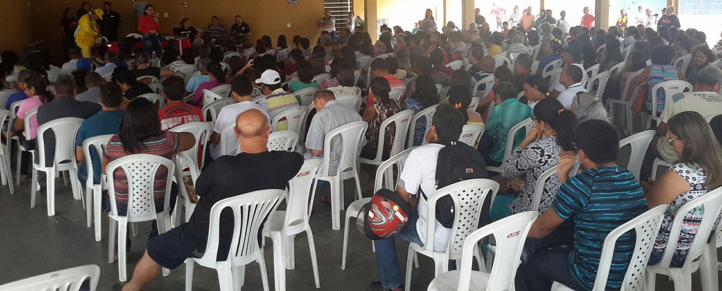 Professores estaduais iniciaram uma paralisação por tempo indeterminado contra o parcelamento do reajuste de 7,64%; ao todo, as escolas estaduais possuem 209 mil alunos e 18 mil servidores; a equiparação do reajuste salarial ao piso nacional da categoria, que é de R$ 2.298, e o mesmo seja pago em única parcela; governador Wellington Dias disse que o Piauí é o único estado a pagar o professor acima do piso nacional desde 2015, porque, além da gratificação, a categoria recebe 1,33% de compensação da previdência
(Foto: Leonardo Lucena) Professores estaduais iniciaram uma paralisação por tempo indeterminado contra o parcelamento do reajuste de 7,64%; ao todo, as escolas estaduais possuem 209 mil alunos e 18 mil servidores; a equiparação do reajuste salarial ao piso nacional da categoria, que é de R$ 2.298, e o mesmo seja pago em única parcela; governador Wellington Dias disse que o Piauí é o único estado a pagar o professor acima do piso nacional desde 2015, porque, além da gratificação, a categoria recebe 1,33% de compensação da previdência