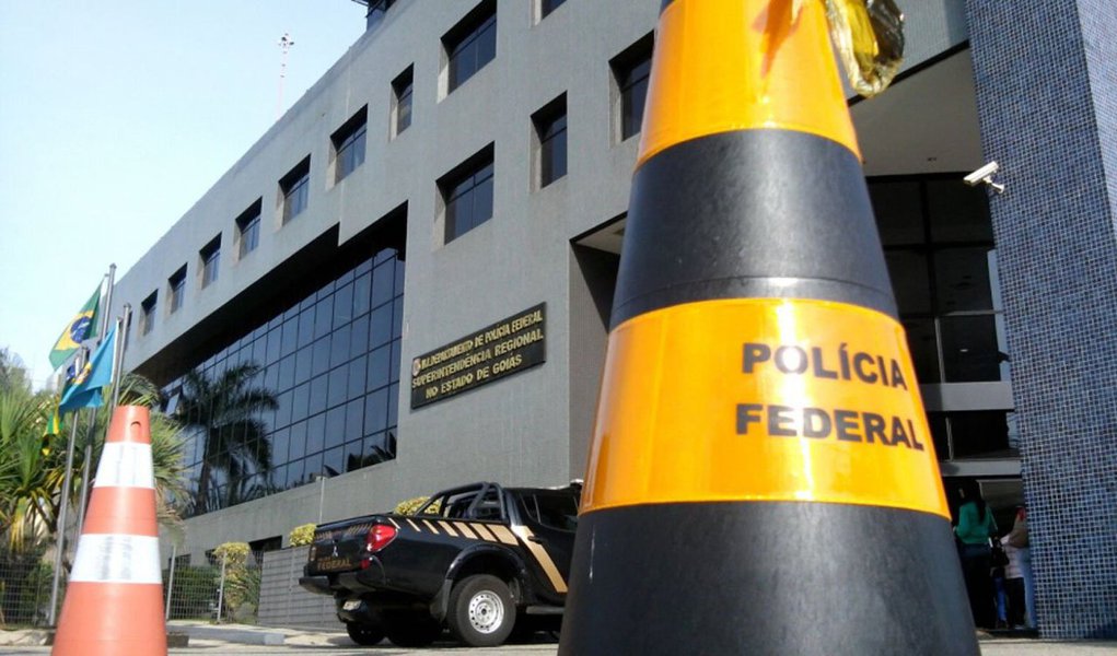 Estão na mira da Operação Carne Fraca, deflagrada pela Polícia Federal nesta sexta-feira 17, gigantes do setor como o BRF, que detém as marcas Sadia, Perdigão, Batavo e Elegê, e o JBS, que opera com Seara, Swift, Friboi e Vigor; suspeita é de pagamento de propina a fiscais do Ministério da Agricultura para liberação de licenças e fiscalização irregular de frigorífocos (Foto: Aquiles Lins) Estão na mira da Operação Carne Fraca, deflagrada pela Polícia Federal nesta sexta-feira 17, gigantes do setor como o BRF, que detém as marcas Sadia, Perdigão, Batavo e Elegê, e o JBS, que opera com Seara, Swift, Friboi e Vigor; suspeita é de pagamento de propina a fiscais do Ministério da Agricultura para liberação de licenças e fiscalização irregular de frigorífocos