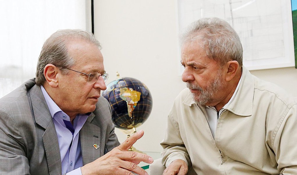 A Justiça Federal do Paraná ouve duas testemunhas de defesa na ação penal da Operação Lava Jato, que tem como um dos réus o ex-presidente Lula; Tarso Genro, que foi ministro da Justiça, da Educação e de Relações Institucionais durante o Governo Lula, é testemunha de defesa do ex-presidente; o processo penal envolve o caso do tríplex em Guarujá, no litoral de São Paulo. (Foto: Leonardo Lucena) A Justiça Federal do Paraná ouve duas testemunhas de defesa na ação penal da Operação Lava Jato, que tem como um dos réus o ex-presidente Lula; Tarso Genro, que foi ministro da Justiça, da Educação e de Relações Institucionais durante o Governo Lula, é testemunha de defesa do ex-presidente; o processo penal envolve o caso do tríplex em Guarujá, no litoral de São Paulo.