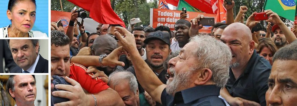 Pesquisa realizada pelo instituto Paraná Pesquisas e divulgado nesta sexta-feira, 10, mostra que o ex-presidente Luiz Inácio Lula da Silva lidera a preferência do eleitor de Alagoas para a presidência da República em 2018; Lula aparece com 39% de intenções; ex-senadora Marina Silva vem em segundo, com 13,3%; senador Aécio Neves (PSDB) disputa a terceira colocação com o deputado Jair Bolsonaro (PSC-RJ), ambos com 10,2%; levantamento mostra o ex-presidente à frente em cenários com outros candidatos; já Michel Temer é reprovado por 72,4% da população do estado (Foto: Aquiles Lins) Pesquisa realizada pelo instituto Paraná Pesquisas e divulgado nesta sexta-feira, 10, mostra que o ex-presidente Luiz Inácio Lula da Silva lidera a preferência do eleitor de Alagoas para a presidência da República em 2018; Lula aparece com 39% de intenções; ex-senadora Marina Silva vem em segundo, com 13,3%; senador Aécio Neves (PSDB) disputa a terceira colocação com o deputado Jair Bolsonaro (PSC-RJ), ambos com 10,2%; levantamento mostra o ex-presidente à frente em cenários com outros candidatos; já Michel Temer é reprovado por 72,4% da população do estado