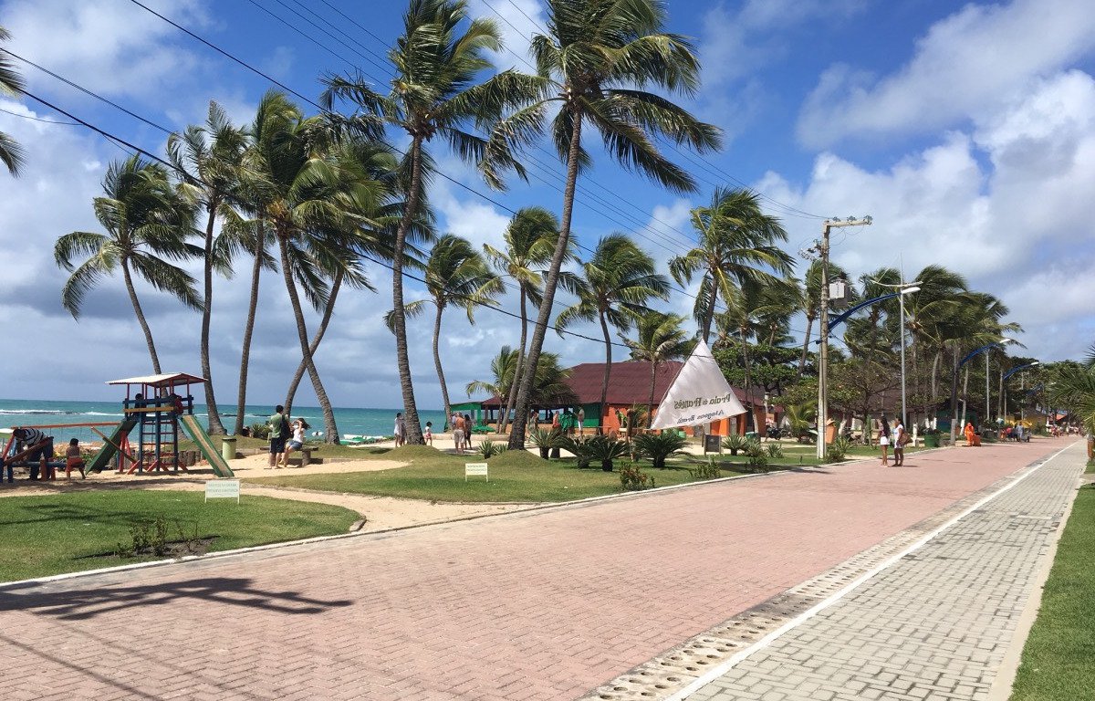 As 13 barracas localizadas na orla da Praia do Francês que foram lacradas pelo Ibama devem ser reabertas neste fim de semana ou até a próxima segunda-feira (20); houve um acordo entre os órgãos fiscalizadores, a Prefeitura de Marechal Deodoro e os barraqueiros (Foto: Voney Malta) As 13 barracas localizadas na orla da Praia do Francês que foram lacradas pelo Ibama devem ser reabertas neste fim de semana ou até a próxima segunda-feira (20); houve um acordo entre os órgãos fiscalizadores, a Prefeitura de Marechal Deodoro e os barraqueiros