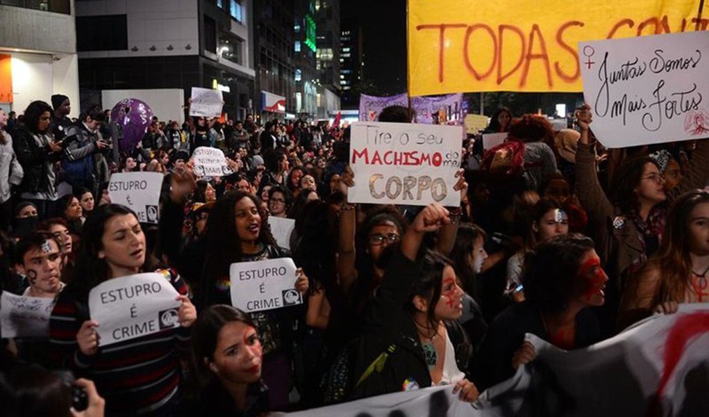 Em pelo menos 11 estados e no Distrito Federal há manifestações programadas pela Marcha Mundial das Mulheres para ocorrer; pauta central será o combate à reforma previdenciária, que irá atingir de forma ainda mais incisiva as mulheres, “principalmente as mais pobres e as trabalhadoras negras”, segundo a integrante da Marcha Carla Vitória; mulheres trabalham, em média, 7,5 horas a mais que os homens por semana devido à dupla jornada com as tarefas domésticas e trabalho remunerado, segundo estudo do Ipea (Foto: Aquiles Lins) Em pelo menos 11 estados e no Distrito Federal há manifestações programadas pela Marcha Mundial das Mulheres para ocorrer; pauta central será o combate à reforma previdenciária, que irá atingir de forma ainda mais incisiva as mulheres, “principalmente as mais pobres e as trabalhadoras negras”, segundo a integrante da Marcha Carla Vitória; mulheres trabalham, em média, 7,5 horas a mais que os homens por semana devido à dupla jornada com as tarefas domésticas e trabalho remunerado, segundo estudo do Ipea
