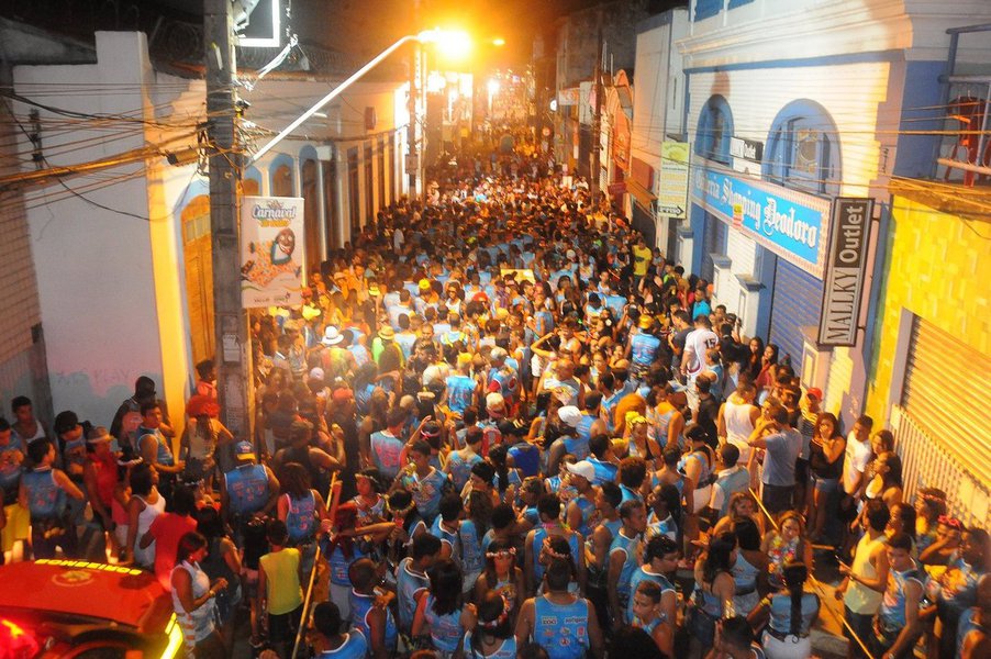 Mais de mil policiais estarão distribuídos São Luís, São José de Ribamar, Paço do Lumiar e Raposa, para garantir a segurança dos foliões durante a realização do ‘Carnaval de Todos 2017’, que será realizado entre os dias 24 e 28 de fevereiro; do total, 360 estarão nos circuitos oficiais do Carnaval durante os dias de folia; para o melhor conforto dos foliões, a Secretaria de Segurança Pública irá realizar revistas minuciosas em 11 barreiras disciplinadoras montadas nas ruas de acesso ao circuito da Madre Deus (Foto: Leonardo Lucena) Mais de mil policiais estarão distribuídos São Luís, São José de Ribamar, Paço do Lumiar e Raposa, para garantir a segurança dos foliões durante a realização do ‘Carnaval de Todos 2017’, que será realizado entre os dias 24 e 28 de fevereiro; do total, 360 estarão nos circuitos oficiais do Carnaval durante os dias de folia; para o melhor conforto dos foliões, a Secretaria de Segurança Pública irá realizar revistas minuciosas em 11 barreiras disciplinadoras montadas nas ruas de acesso ao circuito da Madre Deus