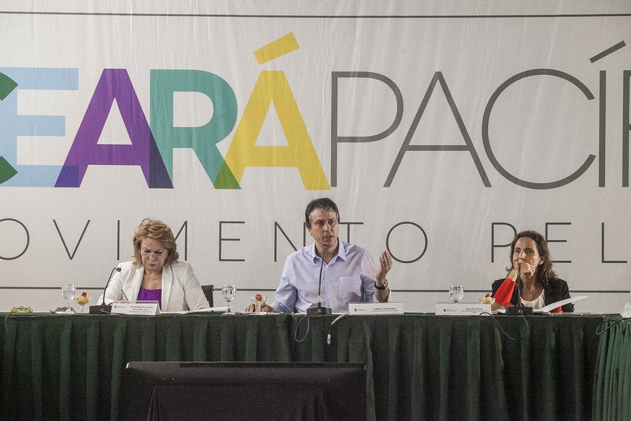 O governador Camilo Santana (PT) adiou para a próxima quinta-feira (9), a reunião de monitoramento do Programa Em Defesa da Vida, marcada para a manhã desta terça-feira (7), quando seriam divulgados os dados consolidados referentes aos Crimes Violentos Letais e Intencionais (CVLIs), de Crimes Violentos contra o Patrimônio (CVPs) e furtos, referentes ao mês de fevereiro de 2017 no Ceará (Foto: Fatima 247) O governador Camilo Santana (PT) adiou para a próxima quinta-feira (9), a reunião de monitoramento do Programa Em Defesa da Vida, marcada para a manhã desta terça-feira (7), quando seriam divulgados os dados consolidados referentes aos Crimes Violentos Letais e Intencionais (CVLIs), de Crimes Violentos contra o Patrimônio (CVPs) e furtos, referentes ao mês de fevereiro de 2017 no Ceará