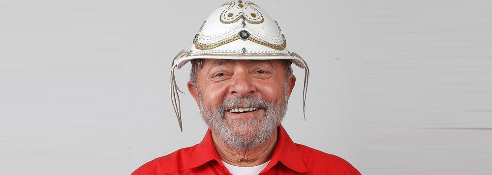 Oscilando entre o silêncio da omissão e o combate escancarado, a maioria dos adversários de Luiz Inácio Lula da Silva e Dilma Rousseff só apareceu para festejar os trabalhos de transposição do São Francisco na hora da festa. Investimento que já era alvo de estudos no reinado de Pedro II, no século XIX, os resultados positivos destinados à população mais pobre do país já eram visíveis há muito tempo. É o que se pode ler na reportagem "Água, emprego e voto", que escrevi em outubro de 2009, após uma viagem a região e publico neste espaço como uma homenagem aos brasileiros que lutam para construir um país melhor em condições que a maioria das pessoas finge ignorar; artigo de Paulo Moreira Leite (Foto: Paulo Moreira Leite) Oscilando entre o silêncio da omissão e o combate escancarado, a maioria dos adversários de Luiz Inácio Lula da Silva e Dilma Rousseff só apareceu para festejar os trabalhos de transposição do São Francisco na hora da festa. Investimento que já era alvo de estudos no reinado de Pedro II, no século XIX, os resultados positivos destinados à população mais pobre do país já eram visíveis há muito tempo. É o que se pode ler na reportagem "Água, emprego e voto", que escrevi em outubro de 2009, após uma viagem a região e publico neste espaço como uma homenagem aos brasileiros que lutam para construir um país melhor em condições que a maioria das pessoas finge ignorar; artigo de Paulo Moreira Leite
