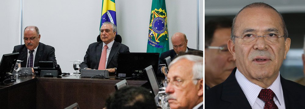 No mesmo dia em que Eliseu Padilha, que usava quatro senhas para cobrar propinas, segundo os delatores da Odebrecht, reassumiu a Casa Civil, o governo de Michel Temer anuncia em seu site que "vai aprimorar prevenção e combate ao crime organizado"; o Planalto se refere à criação nesta segunda-feira 13, em uma reunião entre Temer e ministros, do Comitê Integrado de Pronta Resposta à Atividade Criminosa, integrado por três ministérios (Foto: Gisele Federicce) No mesmo dia em que Eliseu Padilha, que usava quatro senhas para cobrar propinas, segundo os delatores da Odebrecht, reassumiu a Casa Civil, o governo de Michel Temer anuncia em seu site que "vai aprimorar prevenção e combate ao crime organizado"; o Planalto se refere à criação nesta segunda-feira 13, em uma reunião entre Temer e ministros, do Comitê Integrado de Pronta Resposta à Atividade Criminosa, integrado por três ministérios