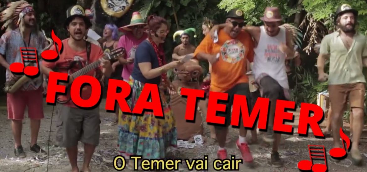 A pele negra, ao pular, manifesta o permanente grito de liberdade e da festa dos que não aceitam a escravidão de espécie alguma. O carnaval é a festa da carne da criatividade. Ah, quanta invenção, quanto arte, de novo menciono, de brio e de coragem de nosso povo (Foto: Dom Orvandil) A pele negra, ao pular, manifesta o permanente grito de liberdade e da festa dos que não aceitam a escravidão de espécie alguma. O carnaval é a festa da carne da criatividade. Ah, quanta invenção, quanto arte, de novo menciono, de brio e de coragem de nosso povo