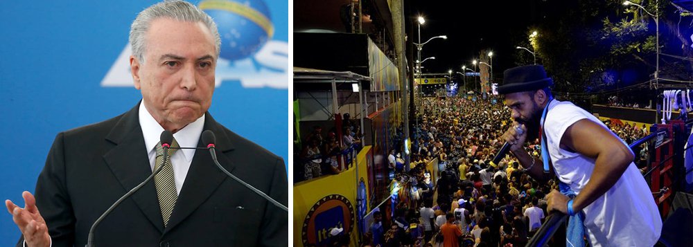Durante apresentação na noite dessa sexta-feira, 24, o cantor Russo Passapusso, vocalista da banda Baiana System, decidiu trazer o debate político para o desfile de seu trio na Barra-Ondina; arrastando uma multidão em torno do trio elétrico, Russo entoou gritos de ordem como "machistas, fascistas, não passarão", devidamente acompanhados pelo público; no fim, o artista gritou "Fora, Temer", sendo novamente acompanhado pelo público diversas vezes. O protesto da banda Baiana System aconteceu quando algumas emissora de TV estavam ao vivo; na mesma noite, no Pelourinho, o cantor e compositor Caetano Veloso participou, de surpresa, do show em homenagem aos 50 anos do Tropicalismo; ele encerrou o show com um "Fora, Temer!", acompanhado pela plateia (Foto: Aquiles Lins) Durante apresentação na noite dessa sexta-feira, 24, o cantor Russo Passapusso, vocalista da banda Baiana System, decidiu trazer o debate político para o desfile de seu trio na Barra-Ondina; arrastando uma multidão em torno do trio elétrico, Russo entoou gritos de ordem como "machistas, fascistas, não passarão", devidamente acompanhados pelo público; no fim, o artista gritou "Fora, Temer", sendo novamente acompanhado pelo público diversas vezes. O protesto da banda Baiana System aconteceu quando algumas emissora de TV estavam ao vivo; na mesma noite, no Pelourinho, o cantor e compositor Caetano Veloso participou, de surpresa, do show em homenagem aos 50 anos do Tropicalismo; ele encerrou o show com um "Fora, Temer!", acompanhado pela plateia