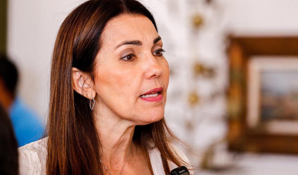 A vice-governadora Margarete Coelho admitiu, nos bastidores, que a relação do PP com o governo Wellington Dias está "trincada"; o motivo: a declaração do governador Wellington Dias sobre a competência e a permanência no cargo do secretário estadual de Saúde, Francisco Costa; o PP tinha com certa a indicação do novo secretário de Saúde, mas garante que não exigiu nada, que foi Wellington Dias quem ofereceu; presidente do PP-PI, deputado Júlio Arcoverde disse que em momento algum o partido exigiu a ocupação da Secretaria de Estado da Saúde para continuar apoiando a administração estadual; "Quem procurou o senador Ciro Nogueira e ofereceu a secretaria foi ele (Wellington Dias)" (Foto: Leonardo Lucena) A vice-governadora Margarete Coelho admitiu, nos bastidores, que a relação do PP com o governo Wellington Dias está "trincada"; o motivo: a declaração do governador Wellington Dias sobre a competência e a permanência no cargo do secretário estadual de Saúde, Francisco Costa; o PP tinha com certa a indicação do novo secretário de Saúde, mas garante que não exigiu nada, que foi Wellington Dias quem ofereceu; presidente do PP-PI, deputado Júlio Arcoverde disse que em momento algum o partido exigiu a ocupação da Secretaria de Estado da Saúde para continuar apoiando a administração estadual; "Quem procurou o senador Ciro Nogueira e ofereceu a secretaria foi ele (Wellington Dias)"