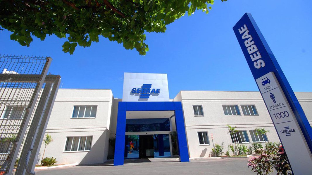 As inscrições para bancários aposentados interessados em trabalhar como consultores de crédito do Sebrae atraíram 1.466 interessados em todo o País; agora, a instituição vai selecionar até 510 inscritos que integrarão uma rede nacional para auxiliar empresários de micro e pequenas empresas a conseguirem financiamento para capital de giro; os consultores selecionados começarão a prestar serviço a partir do dia 16 de março (Foto: Leonardo Lucena) As inscrições para bancários aposentados interessados em trabalhar como consultores de crédito do Sebrae atraíram 1.466 interessados em todo o País; agora, a instituição vai selecionar até 510 inscritos que integrarão uma rede nacional para auxiliar empresários de micro e pequenas empresas a conseguirem financiamento para capital de giro; os consultores selecionados começarão a prestar serviço a partir do dia 16 de março