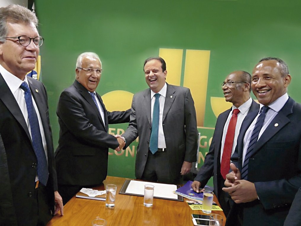 Governador Jackson Barreto reuniu deputados federais e estaduais de Sergipe em audiência com o líder do governo no Congresso Nacional, o deputado André Moura, para tratar da construção do canal de Xingó; encontro ocorreu nesta quarta-feira, em Brasília; Jackson informou que a crise hídrica é uma realidade no Nordeste e em Sergipe e que, para garantir o abastecimento de água, é preciso união da bancada política sergipana em favor de obras estruturantes (Foto: José Barbacena) Governador Jackson Barreto reuniu deputados federais e estaduais de Sergipe em audiência com o líder do governo no Congresso Nacional, o deputado André Moura, para tratar da construção do canal de Xingó; encontro ocorreu nesta quarta-feira, em Brasília; Jackson informou que a crise hídrica é uma realidade no Nordeste e em Sergipe e que, para garantir o abastecimento de água, é preciso união da bancada política sergipana em favor de obras estruturantes