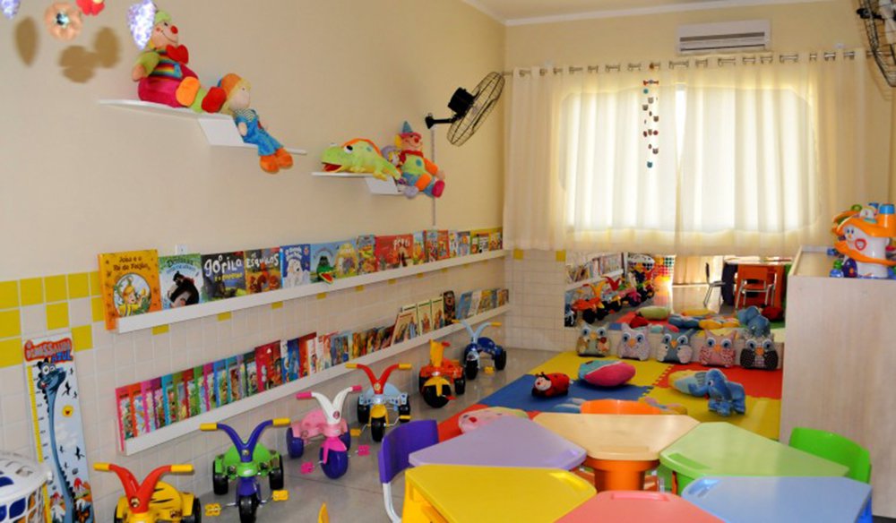 O prefeito de Palmas, Carlos Amastha, assina nesta terça-feira (21) a ordem de serviço para a construção de sete novos Centros Municipais de Educação Infantil (CMEI’s), na Capital; após a entrega dessas sete novas unidades educacionais, a cidade passará a contar com 15 CMEI’s; a expectativa é que a demanda seja zerada com a abertura de 2450 novas vagas, geradas com a entrega dessas sete novas unidades educacionais; o valor do convênio firmado entre a Prefeitura e o governo federal para a execução dessas obras é de R$ 17.089.263,31 (R$ 17 milhões) (Foto: Leonardo Lucena) O prefeito de Palmas, Carlos Amastha, assina nesta terça-feira (21) a ordem de serviço para a construção de sete novos Centros Municipais de Educação Infantil (CMEI’s), na Capital; após a entrega dessas sete novas unidades educacionais, a cidade passará a contar com 15 CMEI’s; a expectativa é que a demanda seja zerada com a abertura de 2450 novas vagas, geradas com a entrega dessas sete novas unidades educacionais; o valor do convênio firmado entre a Prefeitura e o governo federal para a execução dessas obras é de R$ 17.089.263,31 (R$ 17 milhões)