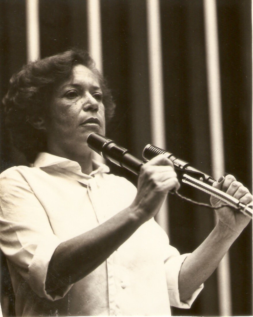 Neste dia em que exaltamos a luta feminina considero importante resgatar a memória dessa brava parlamentar pernambucana, a deputada Cristina Tavares, que entre 1978 e 1986 atuou como única mulher da bancada pernambucana no Congresso Nacional e que de maneira coerente e obstinada destacou-se na defesa dos direitos da mulher (Foto: Luciana Santos) www.brasil247.com - Neste dia em que exaltamos a luta feminina considero importante resgatar a memória dessa brava parlamentar pernambucana, a deputada Cristina Tavares, que entre 1978 e 1986 atuou como única mulher da bancada pernambucana no Congresso Nacional e que de maneira coerente e obstinada destacou-se na defesa dos direitos da mulher