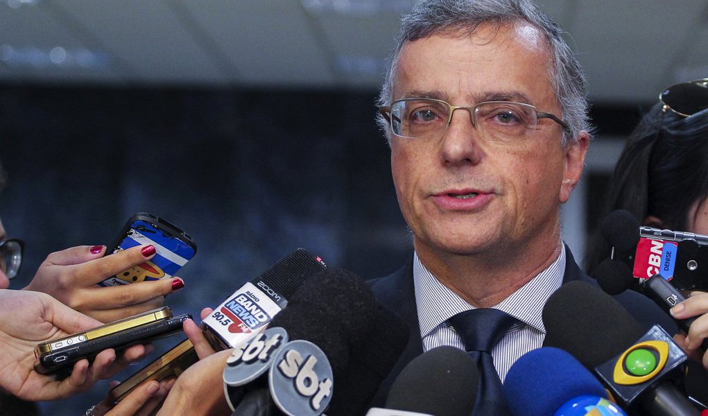 A Caesb, empresa responsável pelo abastecimento de água no Distrito Federal, afirmou que pode "endurecer" o racionamento de água se a crise hídrica ficar mais grave; de acordo com presidente da companhia, Maurício Luduvice, se piorar a situação no reservatório do Descoberto, uma alternativa seria ampliar o período do corte de água para cada região da cidade que, atualmente, é de um dia por semana (Foto: Leonardo Lucena) A Caesb, empresa responsável pelo abastecimento de água no Distrito Federal, afirmou que pode "endurecer" o racionamento de água se a crise hídrica ficar mais grave; de acordo com presidente da companhia, Maurício Luduvice, se piorar a situação no reservatório do Descoberto, uma alternativa seria ampliar o período do corte de água para cada região da cidade que, atualmente, é de um dia por semana