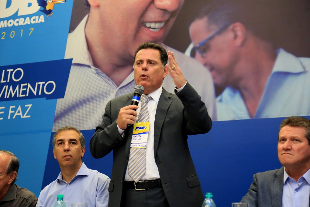 Em encontro estadual do PSDB, o governador Marconi Perillo mandou recado para partidos que compõe a base aliada; nos últimos meses, PSD, PTB e PSB andaram flertando com a oposição e o PSD, da senadora Lúcia Vânia, chegou a afirmar que pretende ter candidato ao governo em 2018; "Quem está dividida é a oposição, não nós. Estamos trabalhando, o vice-governador José Eliton está na estrada. Não me preocupa essa história de que A ou B vai disputar a eleição. Se um ou outro sair, sinceramente não faz diferença. O que importa é a base"; Marconi ainda reforçou que o nome da base para disputar a sucessão é o do vice-governador José Eliton (Foto: José Barbacena) Em encontro estadual do PSDB, o governador Marconi Perillo mandou recado para partidos que compõe a base aliada; nos últimos meses, PSD, PTB e PSB andaram flertando com a oposição e o PSD, da senadora Lúcia Vânia, chegou a afirmar que pretende ter candidato ao governo em 2018; "Quem está dividida é a oposição, não nós. Estamos trabalhando, o vice-governador José Eliton está na estrada. Não me preocupa essa história de que A ou B vai disputar a eleição. Se um ou outro sair, sinceramente não faz diferença. O que importa é a base"; Marconi ainda reforçou que o nome da base para disputar a sucessão é o do vice-governador José Eliton
