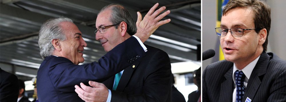 Temendo as consequências de novas revelações que seu ex-aliado, o deputado cassado Eduardo Cunha (PMDB) possa fazer, Michel Temer corre contra o tempo para agradar o parlamentar e atender os pleitos de nomeação de aliados de Cunha no governo; visão foi destacada pelo ex-presidente do Senado e líder do PMDB na Casa, Renan Calheiros; para a Coluna do Estadão, entretanto, Temer não estaria agradando Cunha, mas desidratando-o; "Ex-conselheiro jurídico de Cunha, Gustavo Rocha, subchefe de assuntos jurídicos da Casa Civil, é hoje um dos nomes mais próximos do presidente" (Foto: Aquiles Lins) Temendo as consequências de novas revelações que seu ex-aliado, o deputado cassado Eduardo Cunha (PMDB) possa fazer, Michel Temer corre contra o tempo para agradar o parlamentar e atender os pleitos de nomeação de aliados de Cunha no governo; visão foi destacada pelo ex-presidente do Senado e líder do PMDB na Casa, Renan Calheiros; para a Coluna do Estadão, entretanto, Temer não estaria agradando Cunha, mas desidratando-o; "Ex-conselheiro jurídico de Cunha, Gustavo Rocha, subchefe de assuntos jurídicos da Casa Civil, é hoje um dos nomes mais próximos do presidente"