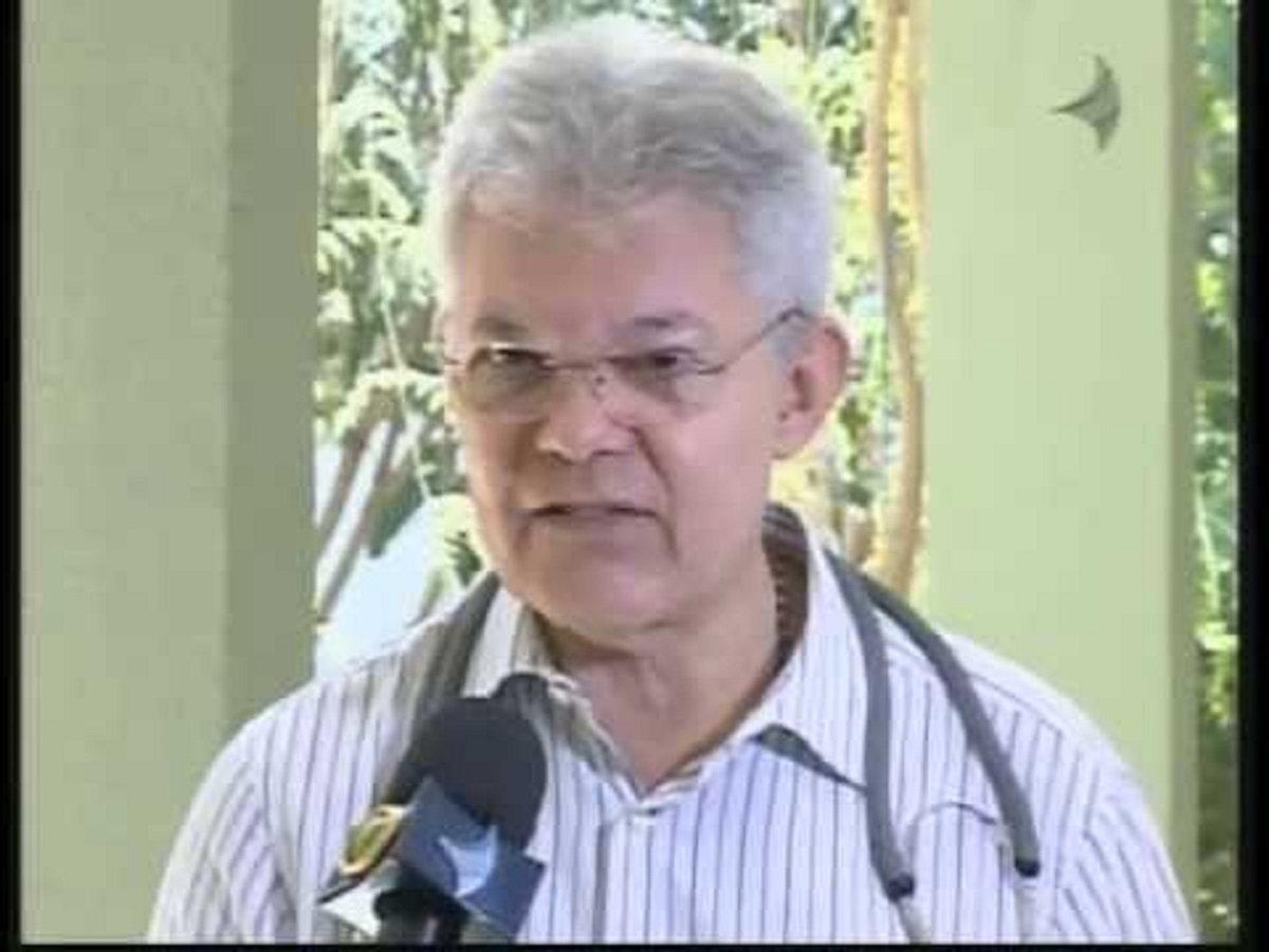 Anastácio de Queiroz Sousa, médico e professor da Universidade Federal do Ceará (UFC), é o novo reitor pro tempore da Unilab. Desde outubro de 2016, após o pedido de exoneração do ex-reitor Tomaz Aroldo da Mota Santos, estava respondendo pela Unilab o vice-reitor Aristeu Rosendo Pontes Lima
(Foto: Fatima 247) Anastácio de Queiroz Sousa, médico e professor da Universidade Federal do Ceará (UFC), é o novo reitor pro tempore da Unilab. Desde outubro de 2016, após o pedido de exoneração do ex-reitor Tomaz Aroldo da Mota Santos, estava respondendo pela Unilab o vice-reitor Aristeu Rosendo Pontes Lima