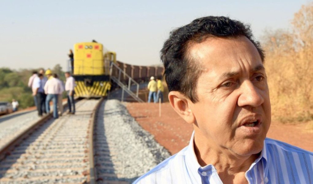Ex-presidente da Valec José Francisco das Neves, o Juquinha, foi condenado pela Justiça Federal por formação de quadrilha e lavagem de R$ 20 milhões decorrentes de superfaturamento nas obras da Ferrovia Norte-Sul; também foram sentenciados a esposa dele, Marivone Ferreira, a 9 anos e 2 meses de reclusão, e um filho do casal, Jader, a 7 anos e 4 meses de reclusão; Juquinha e sua família teriam se beneficiado de valores de origem ilícita por meio de superfaturamento de mais de R$ 215 milhões em contratos celebrados para a execução de obras da Ferrovia Norte-Sul, durante sua gestão na presidência da empresa (Foto: Leonardo Lucena) Ex-presidente da Valec José Francisco das Neves, o Juquinha, foi condenado pela Justiça Federal por formação de quadrilha e lavagem de R$ 20 milhões decorrentes de superfaturamento nas obras da Ferrovia Norte-Sul; também foram sentenciados a esposa dele, Marivone Ferreira, a 9 anos e 2 meses de reclusão, e um filho do casal, Jader, a 7 anos e 4 meses de reclusão; Juquinha e sua família teriam se beneficiado de valores de origem ilícita por meio de superfaturamento de mais de R$ 215 milhões em contratos celebrados para a execução de obras da Ferrovia Norte-Sul, durante sua gestão na presidência da empresa