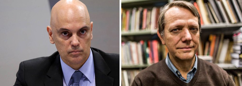 Cientista político e professor da USP André Singer afirmou neste sábado, 25, que a escolha e aprovação de Alexandre de Morais revela a verdadeira natureza do grupo que tomou o poder no Brasil; "Trata-se da mais aberta e nítida direita que chegou ao governo desde a ditadura militar, mesmo considerando-se o consulado Collor. As suas simpatias repressivas assustam; o seu compromisso democrático soa duvidoso", afirma; "Com a entrada de Alexandre, os ventos regressivos ganham precioso apoio no plenário da corte. Temer decidiu não desperdiçar a oportunidade. Osmar Serraglio no Ministério da Justiça confirma a fase de tudo ou nada", acrescenta (Foto: Aquiles Lins) Cientista político e professor da USP André Singer afirmou neste sábado, 25, que a escolha e aprovação de Alexandre de Morais revela a verdadeira natureza do grupo que tomou o poder no Brasil; "Trata-se da mais aberta e nítida direita que chegou ao governo desde a ditadura militar, mesmo considerando-se o consulado Collor. As suas simpatias repressivas assustam; o seu compromisso democrático soa duvidoso", afirma; "Com a entrada de Alexandre, os ventos regressivos ganham precioso apoio no plenário da corte. Temer decidiu não desperdiçar a oportunidade. Osmar Serraglio no Ministério da Justiça confirma a fase de tudo ou nada", acrescenta