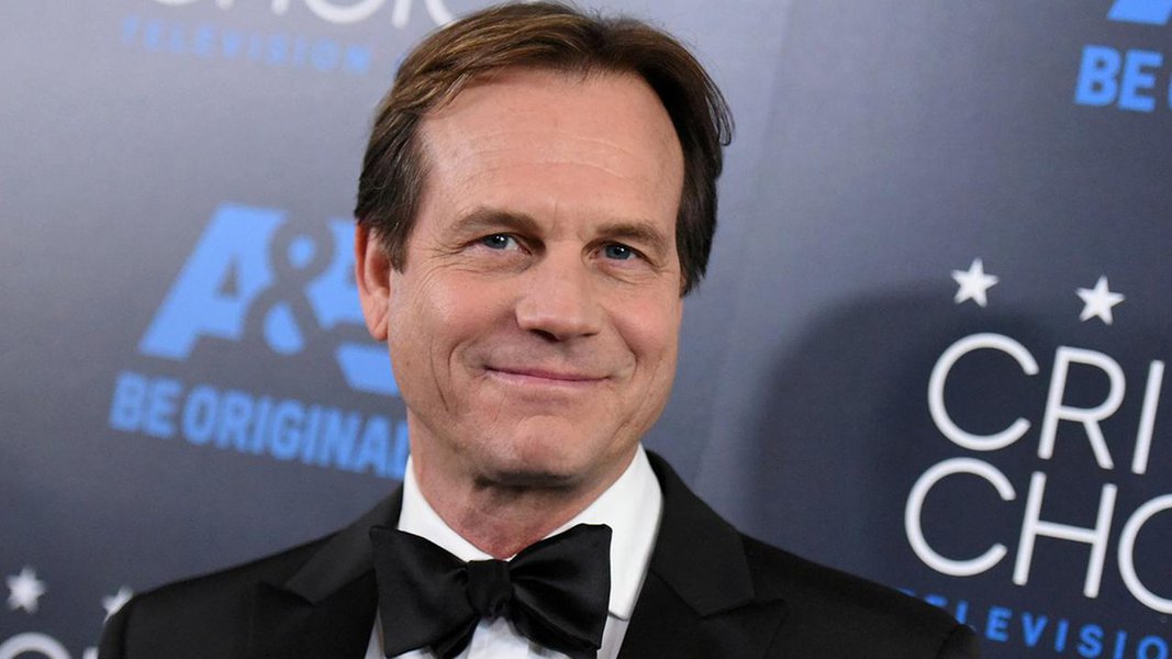 Paxton morreu aos 61 anos após complicações depois de uma cirurgia, informou sua família em comunicado neste domingo; o ator, que apareceu em dezenas de filmes durante mais de quatro décadas, recentemente estrelou a série de TV da HBO "Big Love", sobre uma família poligâmica mórmon, e atuou ao lado de Tom Cruise no filme "No Limite do Amanhã" (Foto: Gisele Federicce) Paxton morreu aos 61 anos após complicações depois de uma cirurgia, informou sua família em comunicado neste domingo; o ator, que apareceu em dezenas de filmes durante mais de quatro décadas, recentemente estrelou a série de TV da HBO "Big Love", sobre uma família poligâmica mórmon, e atuou ao lado de Tom Cruise no filme "No Limite do Amanhã"