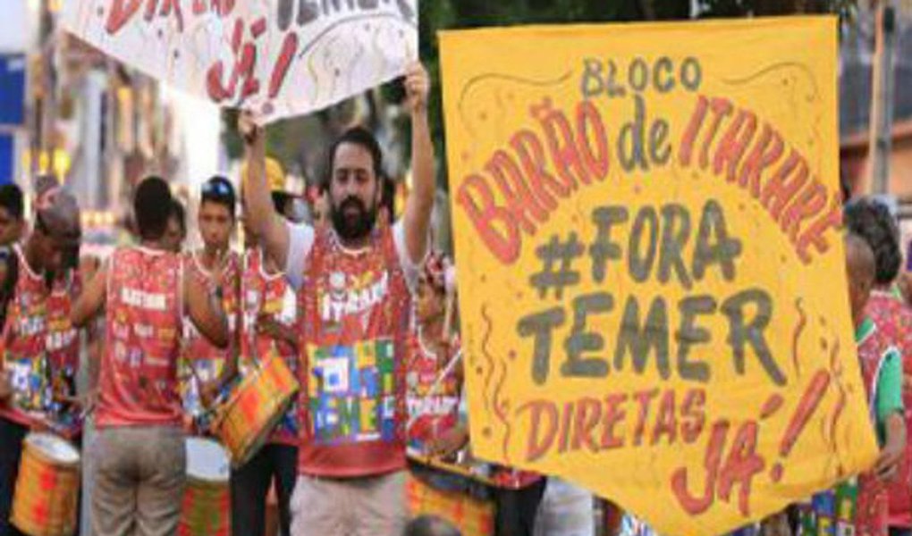 Segundo o presidente do bloco, Raimundo Mendes, cerca de duas mil pessoas participaram do cortejo."O bloco surgiu há 28 anos, de improviso, para garantir a animação e folia durante o carnaval para a comunidade, e hoje mais uma vez estamos aqui" afirmou Mendes; nesta terça-feira (29), o Bloco do Itararé fará um arrastão com outros dois blocos - o Quebra Cabaça e Fanfarra das Artes - também na avenida principal do bairro, a partir das 17h30 (Foto: Aquiles Lins) Segundo o presidente do bloco, Raimundo Mendes, cerca de duas mil pessoas participaram do cortejo."O bloco surgiu há 28 anos, de improviso, para garantir a animação e folia durante o carnaval para a comunidade, e hoje mais uma vez estamos aqui" afirmou Mendes; nesta terça-feira (29), o Bloco do Itararé fará um arrastão com outros dois blocos - o Quebra Cabaça e Fanfarra das Artes - também na avenida principal do bairro, a partir das 17h30
