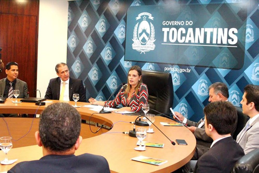 A vicegovernadora, Claudia Lelis, juntamente com o presidente do Banco da Amazônia (Basa), Marivaldo de Melo, assinaram o protocolo de intenções de R$ 964,53 milhões para ações de desenvolvimento sustentável no estado (Foto: Leonardo Lucena) A vicegovernadora, Claudia Lelis, juntamente com o presidente do Banco da Amazônia (Basa), Marivaldo de Melo, assinaram o protocolo de intenções de R$ 964,53 milhões para ações de desenvolvimento sustentável no estado