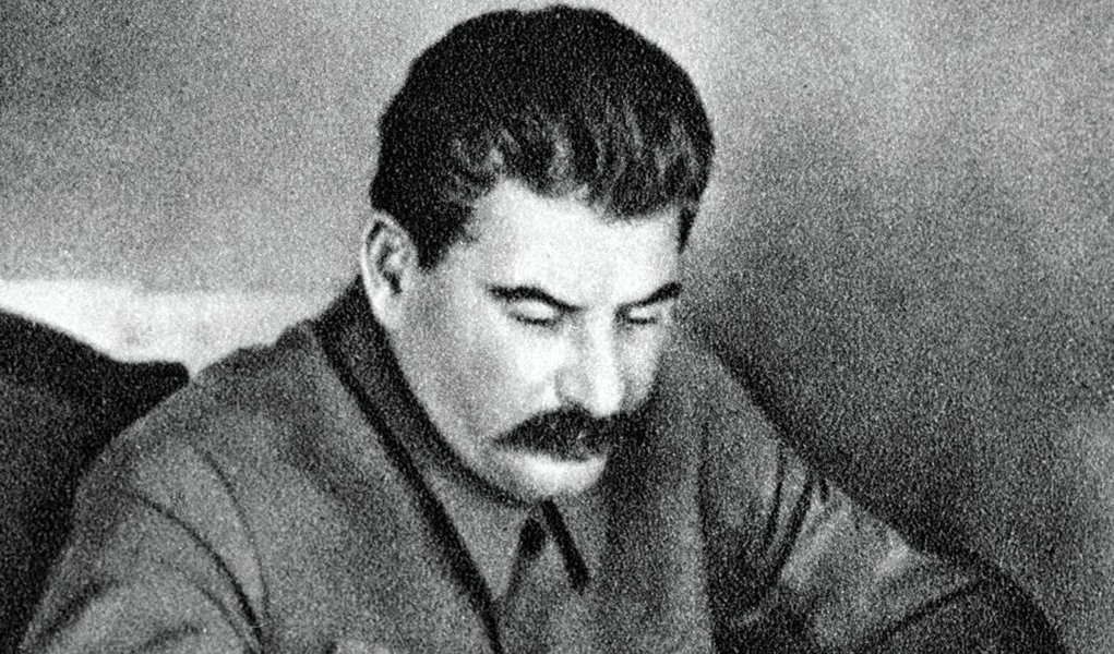 A Revolução de 27 de Fevereiro foi a primeira fase da Revolução Russa de 1917. Os movimentos daquele ano transformaram a Rússia e o mundo, e desde então têm repercutido intensamente também no Brasil; especialista Diego Pautasso comenta (Foto: Leonardo Attuch) A Revolução de 27 de Fevereiro foi a primeira fase da Revolução Russa de 1917. Os movimentos daquele ano transformaram a Rússia e o mundo, e desde então têm repercutido intensamente também no Brasil; especialista Diego Pautasso comenta
