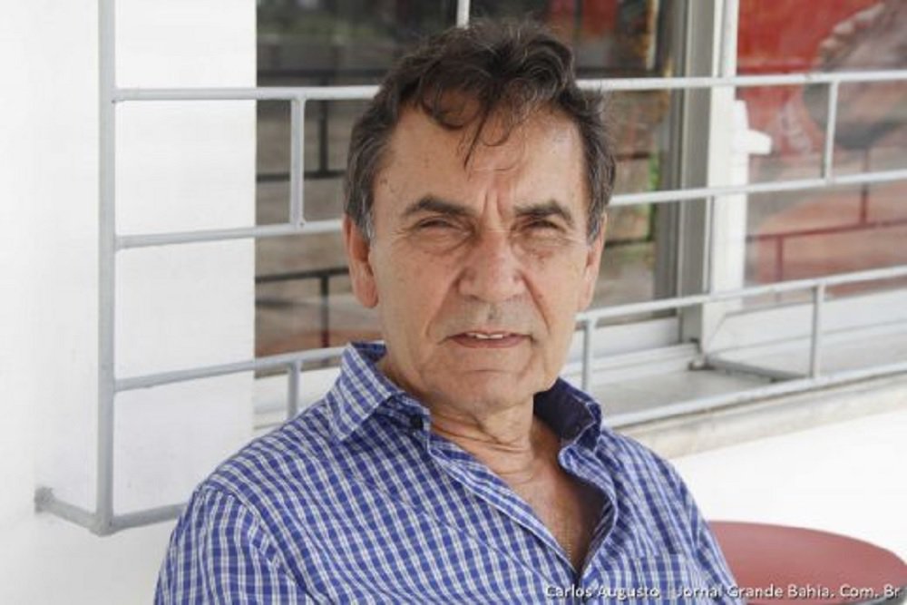 A Justiça Federal condenou o ex-prefeito de Santo Estêvão Orlando Santiago (PSD) por fraude em licitação com recursos do SUS no município em 2003; o ex-prefeito terá seus direitos políticos suspensos, ficará proibido de contratar com o poder público por cinco anos e deverá ressarcir os danos de R$ 69.676,00 aos cofres públicos municipais, além de pagar multa de dez vezes o valor do salário de quando era gestor da cidade; ação atende a pedido do Ministério Público Federal na Bahia (MPF-BA) (Foto: Romulo Faro) A Justiça Federal condenou o ex-prefeito de Santo Estêvão Orlando Santiago (PSD) por fraude em licitação com recursos do SUS no município em 2003; o ex-prefeito terá seus direitos políticos suspensos, ficará proibido de contratar com o poder público por cinco anos e deverá ressarcir os danos de R$ 69.676,00 aos cofres públicos municipais, além de pagar multa de dez vezes o valor do salário de quando era gestor da cidade; ação atende a pedido do Ministério Público Federal na Bahia (MPF-BA)