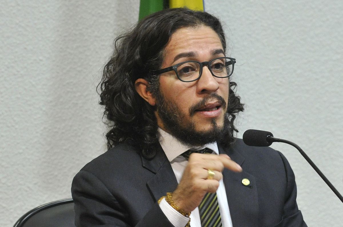 Ao ter criticado o relato feito por Alexandre Frota de ter tido relações sexuais com uma mulher desacordada, Jean Wyllys não caluniou nem difamou; entendimento é da 1ª Turma do STF, que por unanimidade rejeitou queixa-crime promovida pelo ator contra o deputado federal PSOL do Rio de Janeiro; para os ministros, ao criticar a conduta do ator, que afirmou em programa de televisão ter tido relações sexuais com uma mulher desacordada, o parlamentar apenas expressou sua indignação contra o relato, sem qualquer intenção de ofender (Foto: Aquiles Lins) Ao ter criticado o relato feito por Alexandre Frota de ter tido relações sexuais com uma mulher desacordada, Jean Wyllys não caluniou nem difamou; entendimento é da 1ª Turma do STF, que por unanimidade rejeitou queixa-crime promovida pelo ator contra o deputado federal PSOL do Rio de Janeiro; para os ministros, ao criticar a conduta do ator, que afirmou em programa de televisão ter tido relações sexuais com uma mulher desacordada, o parlamentar apenas expressou sua indignação contra o relato, sem qualquer intenção de ofender