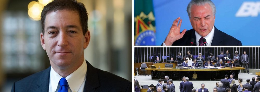 "O aspecto mais marcante dos últimos dois dramáticos anos na política é que o áudio de Jucá – outro dos aliados mais próximos de Temer – no qual ele descreve claramente os reais motivos e objetivos do afastamento de Dilma, foi revelado em meio à crise do impeachment. Remover Dilma, disse Jucá pensando que falava em segredo, permitiria um 'pacto nacional' – endossado pelo STF, a mídia corporativa e os militares – através do qual a investigação seria liquidada, e o país poderia seguir em frente", escreve o jornalista Glen Greenwald, editor do The Intercept Brasil (Foto: Giuliana Miranda) "O aspecto mais marcante dos últimos dois dramáticos anos na política é que o áudio de Jucá – outro dos aliados mais próximos de Temer – no qual ele descreve claramente os reais motivos e objetivos do afastamento de Dilma, foi revelado em meio à crise do impeachment. Remover Dilma, disse Jucá pensando que falava em segredo, permitiria um 'pacto nacional' – endossado pelo STF, a mídia corporativa e os militares – através do qual a investigação seria liquidada, e o país poderia seguir em frente", escreve o jornalista Glen Greenwald, editor do The Intercept Brasil