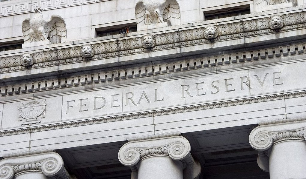 Banco Central americano elevou a taxa de juros dos Estados Unidos pela segunda vez em três meses nesta quarta-feira, 15, movimento impulsionado pelo crescimento econômico estável, ganhos de emprego fortes e confiança de que a inflação está subindo para o alvo do banco central norte-americano; decisão de elevar a meta de juros em 0,25 ponto percentual, para a faixa entre 0,75 e 1 por cento, marca uma das decisões mais convincentes do Fed até agora no esforço de retornar a política monetária para uma posição mais normal (Foto: Aquiles Lins) Banco Central americano elevou a taxa de juros dos Estados Unidos pela segunda vez em três meses nesta quarta-feira, 15, movimento impulsionado pelo crescimento econômico estável, ganhos de emprego fortes e confiança de que a inflação está subindo para o alvo do banco central norte-americano; decisão de elevar a meta de juros em 0,25 ponto percentual, para a faixa entre 0,75 e 1 por cento, marca uma das decisões mais convincentes do Fed até agora no esforço de retornar a política monetária para uma posição mais normal