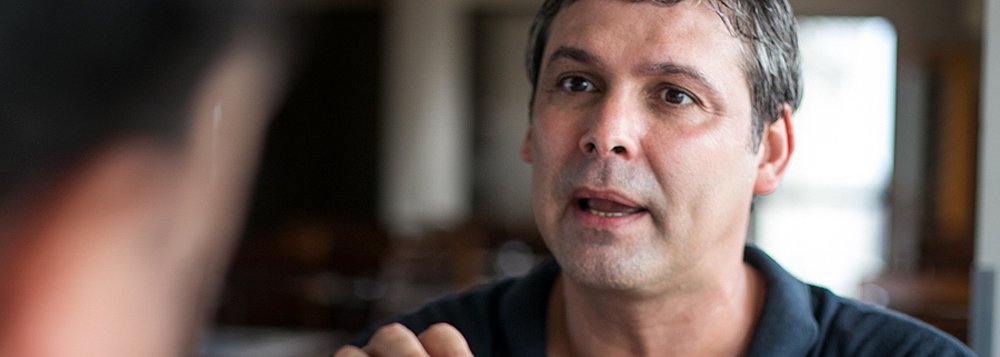 06/03/2017 - PORTO ALEGRE, RS - Entrevista com o senador Lindbergh Farias, do PT. Foto: Guilherme Santos/Sul21 (Foto: Leonardo Lucena) 06/03/2017 - PORTO ALEGRE, RS - Entrevista com o senador Lindbergh Farias, do PT. Foto: Guilherme Santos/Sul21