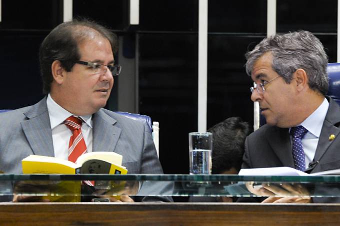 Como um dos líderes do maior sucesso administrativo e político conseguido nos estados brasileiros pelo Partido dos Trabalhadores, que há mais de 18 anos comanda o Acre de Chico Mendes, é de todo oportuno Tião Viana estar sendo usado novamente como boi de piranha pela mídia golpista para mostrar, pela enésima vez, que tudo de ruim que acontece no país é de responsabilidade direta do PT (Foto: Romerito Aquino) Como um dos líderes do maior sucesso administrativo e político conseguido nos estados brasileiros pelo Partido dos Trabalhadores, que há mais de 18 anos comanda o Acre de Chico Mendes, é de todo oportuno Tião Viana estar sendo usado novamente como boi de piranha pela mídia golpista para mostrar, pela enésima vez, que tudo de ruim que acontece no país é de responsabilidade direta do PT