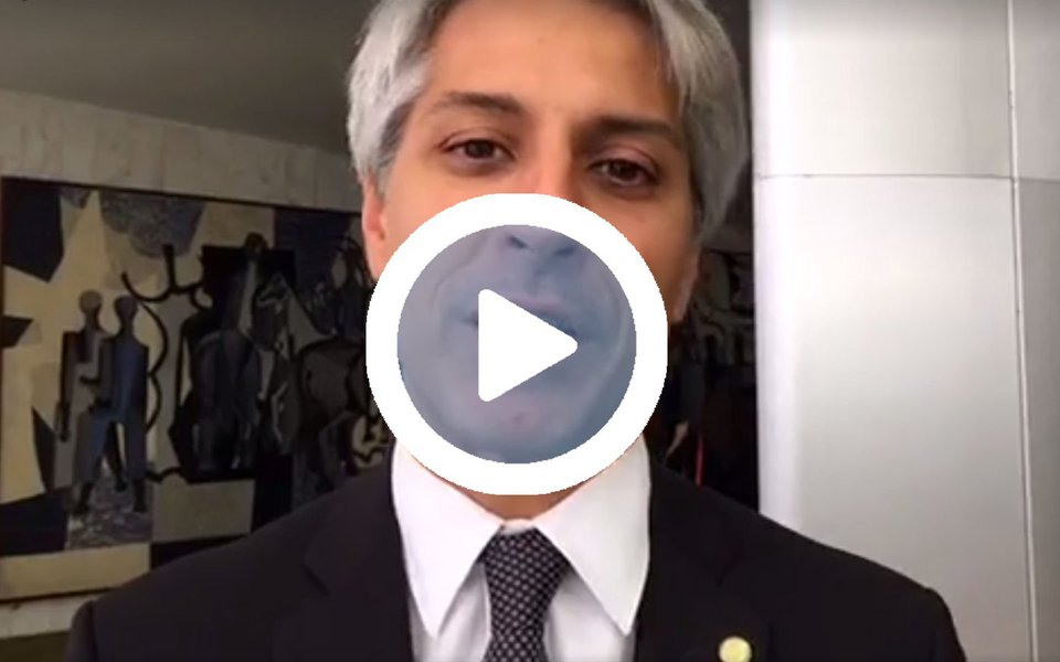 Deputado federal Alessandro Molon (Rede-RJ) anunciou nesta quinta-feira 1º uma ação protocolada no Supremo Tribunal Federal contra mais uma manobra de Michel Temer para proteger investigados na Lava Jato; Temer recriou a Secretaria-Geral da Presidência para dar foro privilegiado a Moreira Franco; "Uma medida provisória deve ser utilizada para finalidade pública, e não para uma finalidade privada, então há aqui desvio de finalidade", argumentou; confira a coletiva (Foto: Charles Nisz) Deputado federal Alessandro Molon (Rede-RJ) anunciou nesta quinta-feira 1º uma ação protocolada no Supremo Tribunal Federal contra mais uma manobra de Michel Temer para proteger investigados na Lava Jato; Temer recriou a Secretaria-Geral da Presidência para dar foro privilegiado a Moreira Franco; "Uma medida provisória deve ser utilizada para finalidade pública, e não para uma finalidade privada, então há aqui desvio de finalidade", argumentou; confira a coletiva