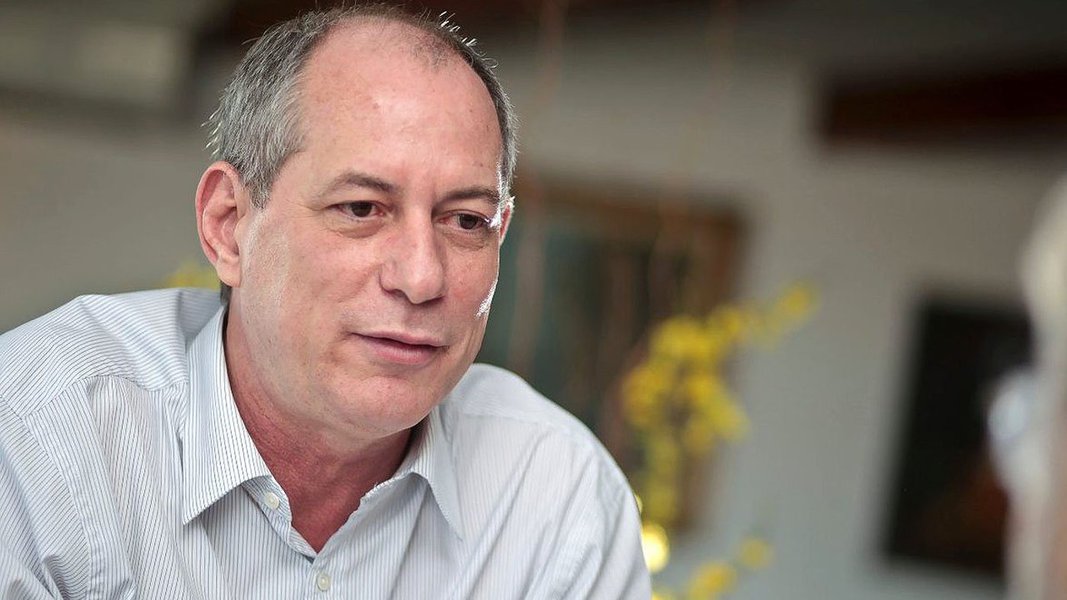 Em vídeo divulgado nesta terça-feira, 14, o presidenciável do PDT, Ciro Gomes, explicou didaticamente como se deu o início do projeto de transposição do rio São Francisco, na época em que era ministro da Integração Nacional do governo Lula e criticou Michel Temer e aliados por tentarem se aproveitar politicamente da obra; "Considero quase ridícula a discussão de quem é o pai disso daí. Se não fosse a coragem e a determinação do presidente Lula, que bancou todos os confrontos que eu tive que fazer (...). A história vai pacificar isso", diz; assista (Foto: Aquiles Lins) Em vídeo divulgado nesta terça-feira, 14, o presidenciável do PDT, Ciro Gomes, explicou didaticamente como se deu o início do projeto de transposição do rio São Francisco, na época em que era ministro da Integração Nacional do governo Lula e criticou Michel Temer e aliados por tentarem se aproveitar politicamente da obra; "Considero quase ridícula a discussão de quem é o pai disso daí. Se não fosse a coragem e a determinação do presidente Lula, que bancou todos os confrontos que eu tive que fazer (...). A história vai pacificar isso", diz; assista