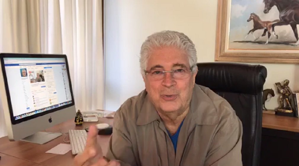 O senador Roberto Requião (PMDB-PR) está mais mobilizado que muito sindicalista para a Greve Geral do próximo dia 30 de junho; parlamentar peemedebista fez um “Face Live” nesta sexta-feira, desde Curitiba, convocando os brasileiros a aderirem às manifestações contra Michel Temer; senador também alertou para o ataque à soberania nacional, que liquida a indústria petrolífera, por exemplo, para satisfazer a ganância dos bancos (Foto: José Barbacena) O senador Roberto Requião (PMDB-PR) está mais mobilizado que muito sindicalista para a Greve Geral do próximo dia 30 de junho; parlamentar peemedebista fez um “Face Live” nesta sexta-feira, desde Curitiba, convocando os brasileiros a aderirem às manifestações contra Michel Temer; senador também alertou para o ataque à soberania nacional, que liquida a indústria petrolífera, por exemplo, para satisfazer a ganância dos bancos
